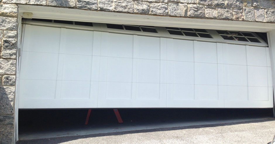 GARAGE DOOR REPAIRS BEVERLY HILLS, CA Broken garage door repairs Beverly Hills